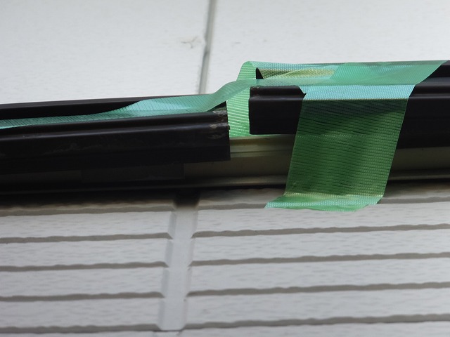 ガムテープの補修歴がある外壁